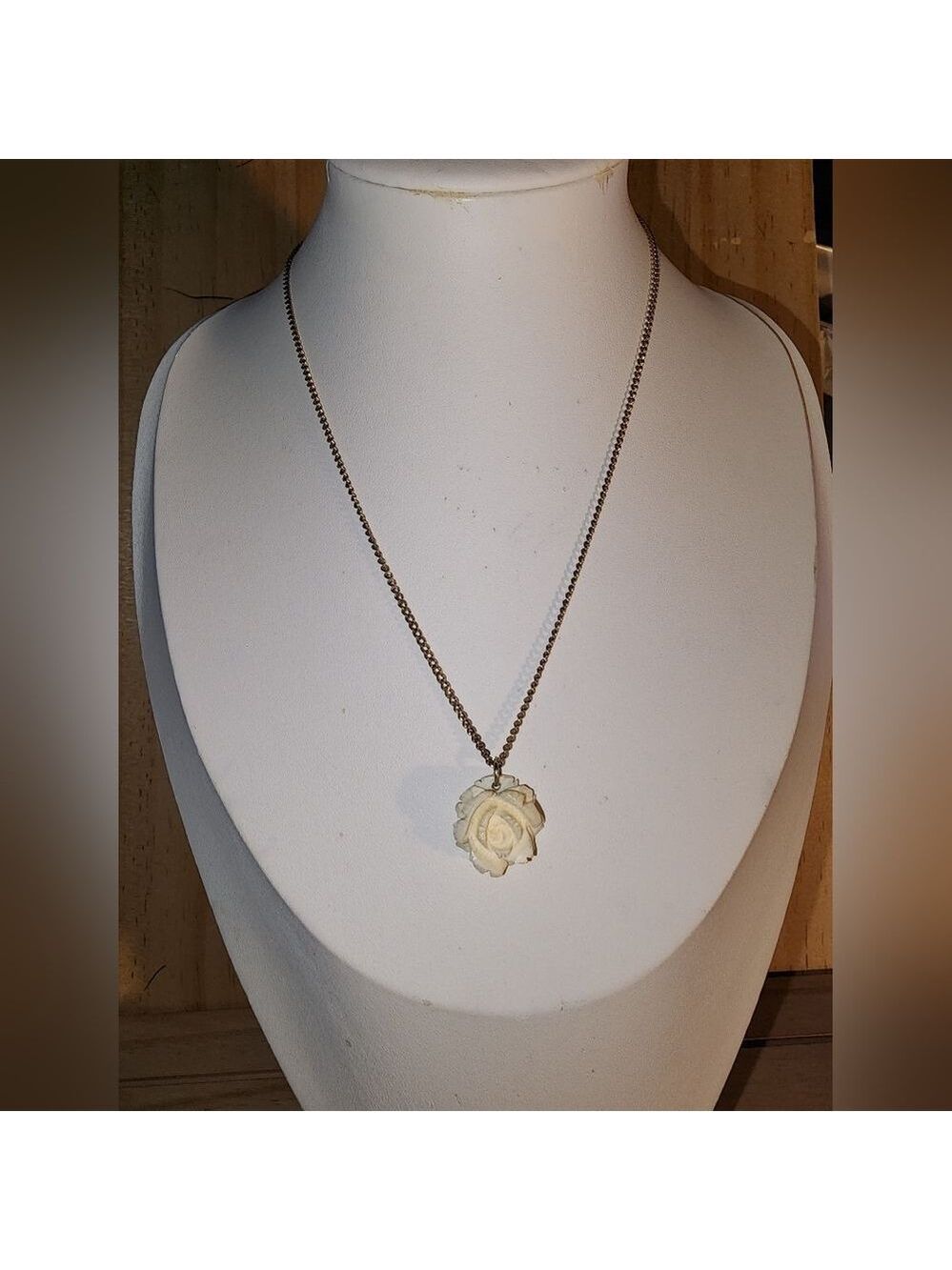 Fabulous gold filled carved rose Pendant Necklace 16"